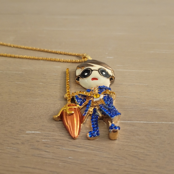 Betsey Johnson Blue Harry Potter Necklace NWT - Picture 4 of 8